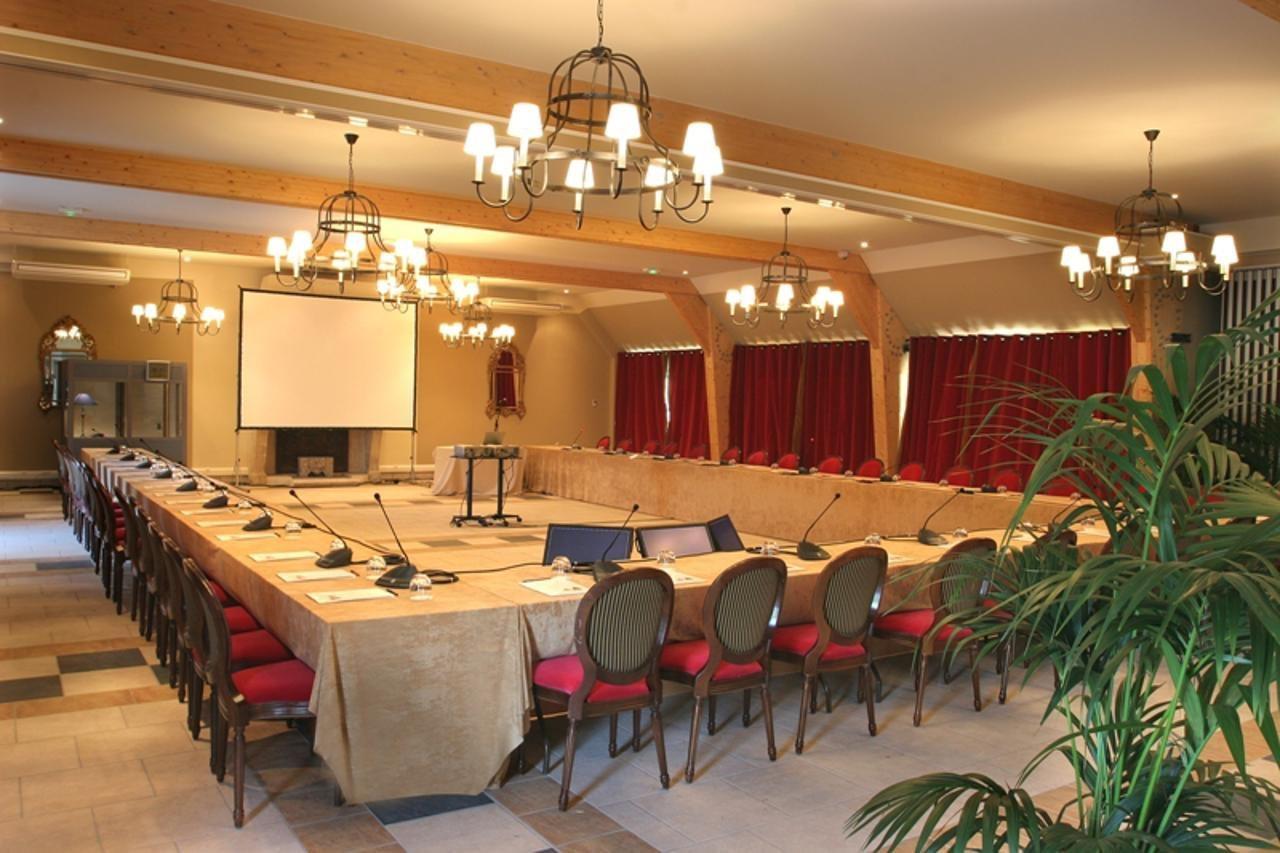 Chateau D'Augerville Golf & Spa Resort Eksteriør bilde
