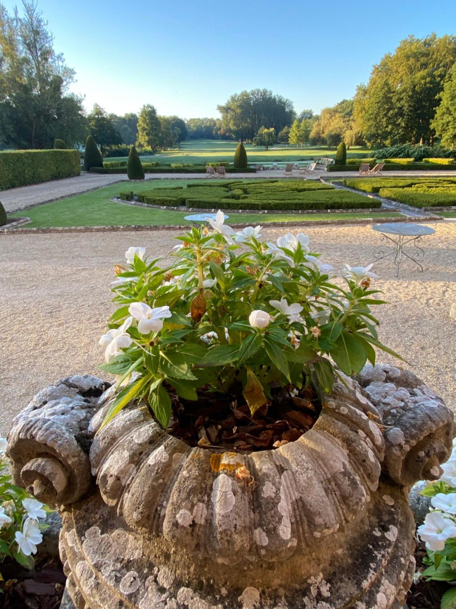 Chateau D'Augerville Golf & Spa Resort Eksteriør bilde
