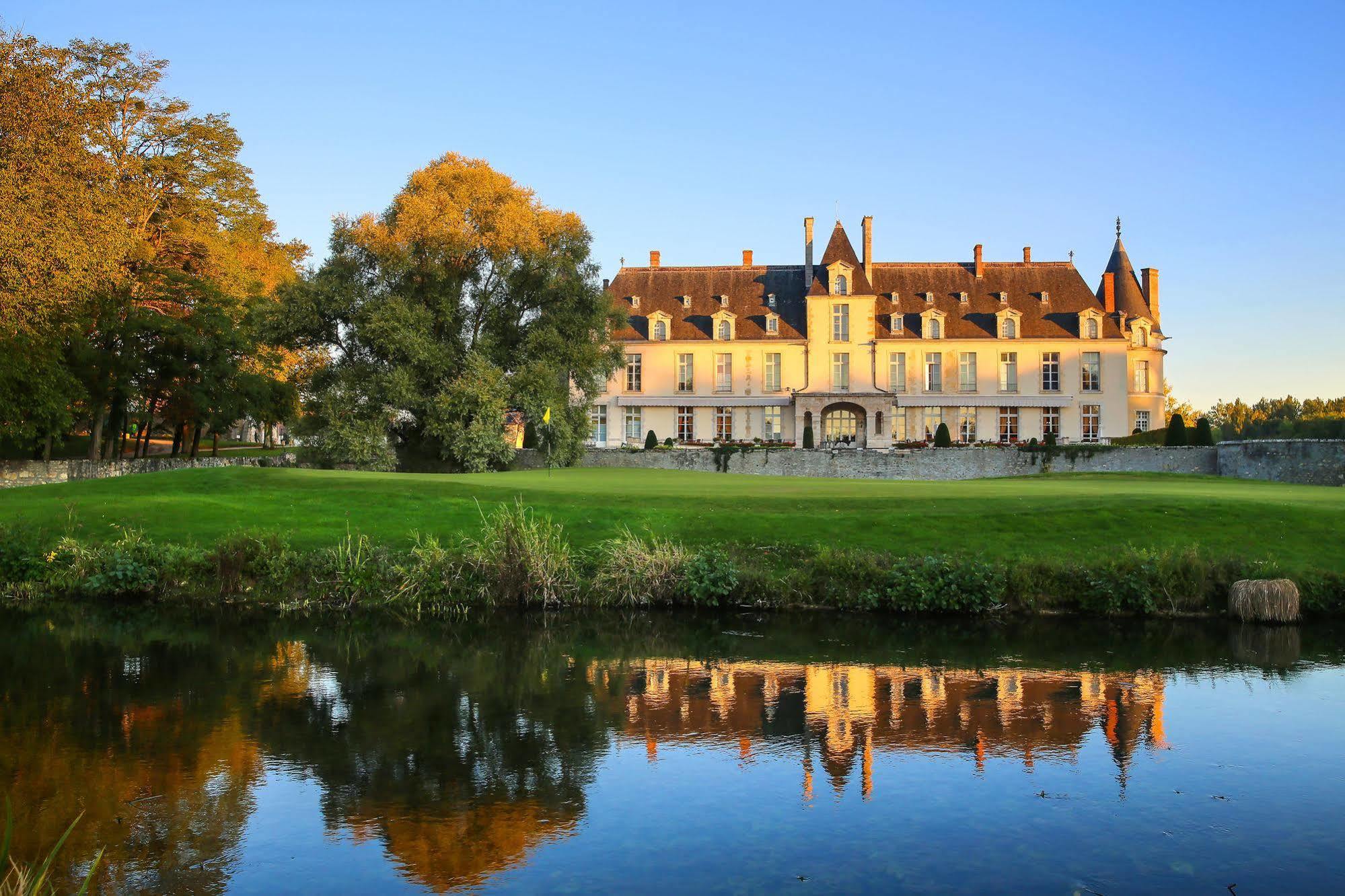 Chateau D'Augerville Golf & Spa Resort Eksteriør bilde