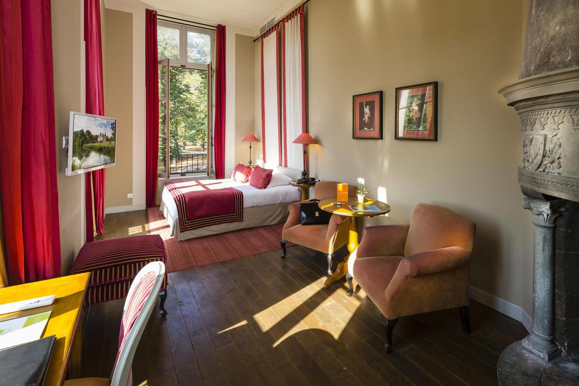 Chateau D'Augerville Golf & Spa Resort Eksteriør bilde