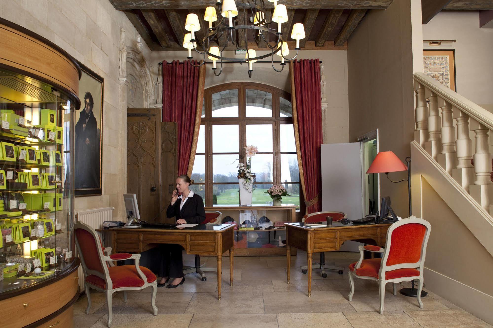 Chateau D'Augerville Golf & Spa Resort Eksteriør bilde