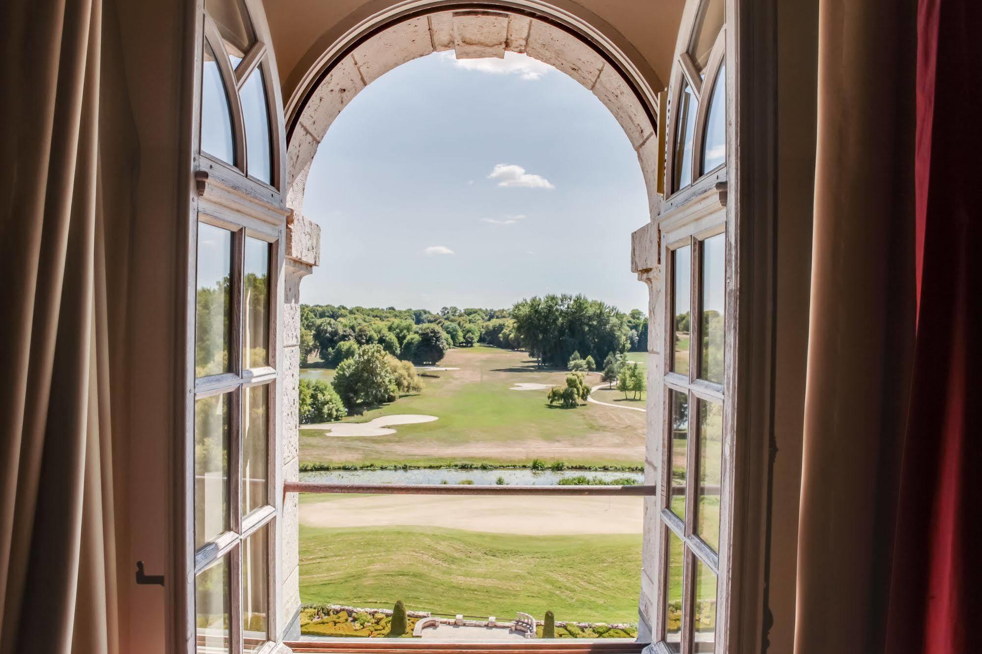 Chateau D'Augerville Golf & Spa Resort Eksteriør bilde