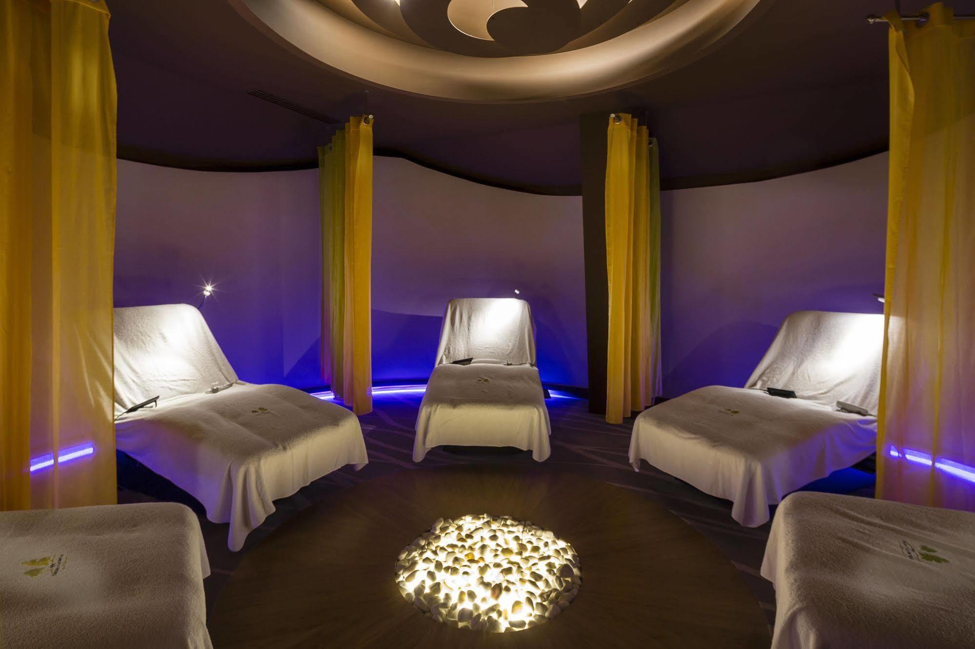 Chateau D'Augerville Golf & Spa Resort Eksteriør bilde