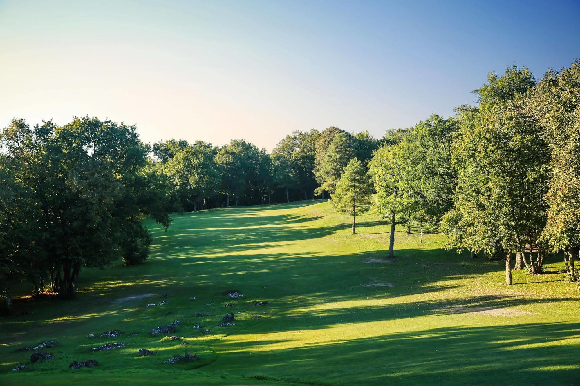 Chateau D'Augerville Golf & Spa Resort Eksteriør bilde