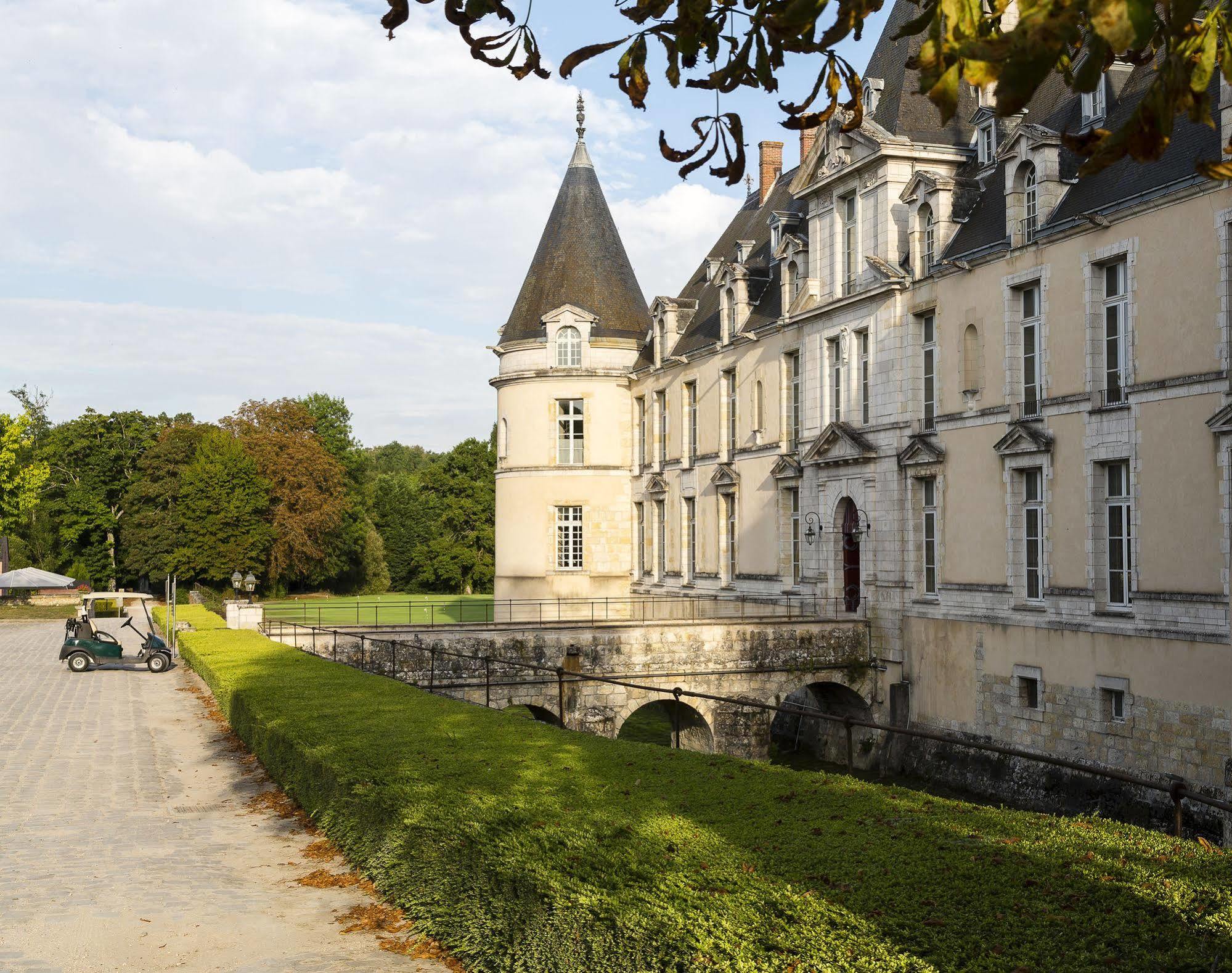Chateau D'Augerville Golf & Spa Resort Eksteriør bilde