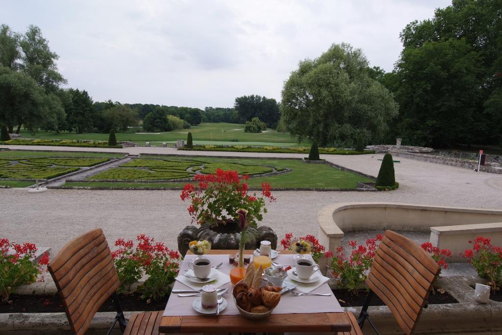 Chateau D'Augerville Golf & Spa Resort Eksteriør bilde